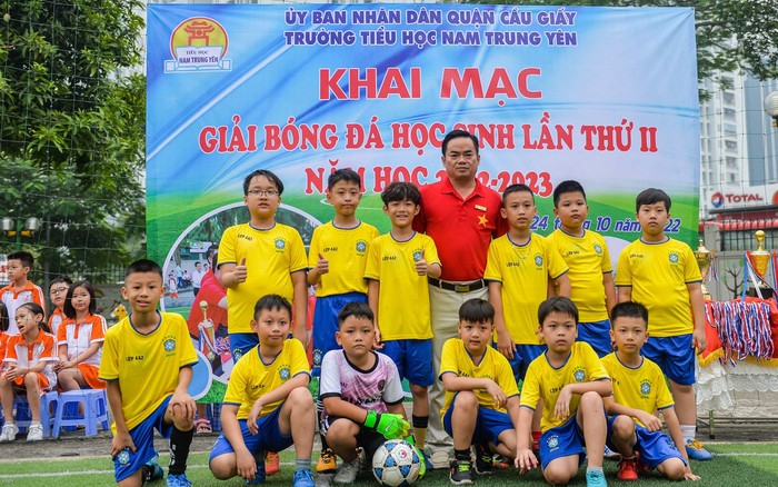 Chung Kết Giải Bóng Đá Sinh Viên: Sôi Động Từ Trận Đấu Mở Màn
