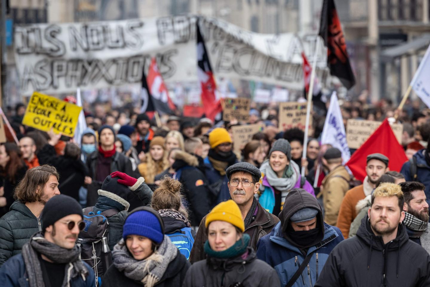 Clashing Paris Protests: Le Pen's Response To Counter-Demonstrations Clashing Paris Protests: Le Pen's Response To Counter-Demonstrations