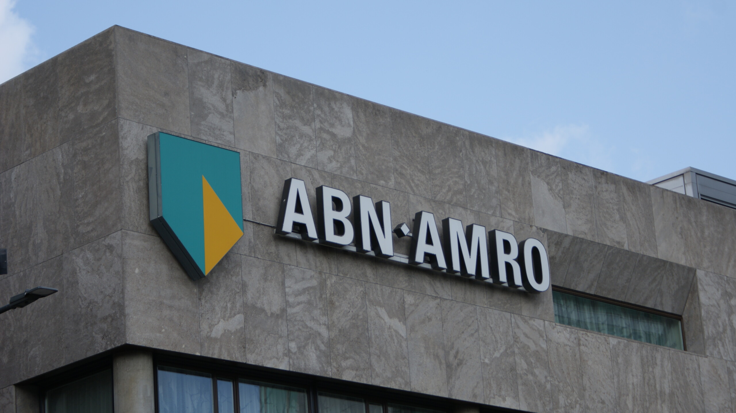 De Afhankelijkheid Van Goedkope Arbeidsmigranten: Een Analyse Van ABN Amro Voor De Voedingsindustrie De Afhankelijkheid Van Goedkope Arbeidsmigranten: Een Analyse Van ABN Amro Voor De Voedingsindustrie