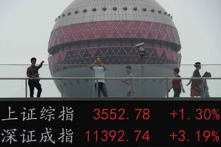 Decline In Gold Prices: Positive US-China Trade Talks Lead To Profit Booking Decline In Gold Prices: Positive US-China Trade Talks Lead To Profit Booking