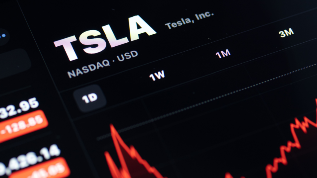 Despite Apple Price Target Cut, Wedbush Remains Bullish: Should You? Despite Apple Price Target Cut, Wedbush Remains Bullish: Should You?
