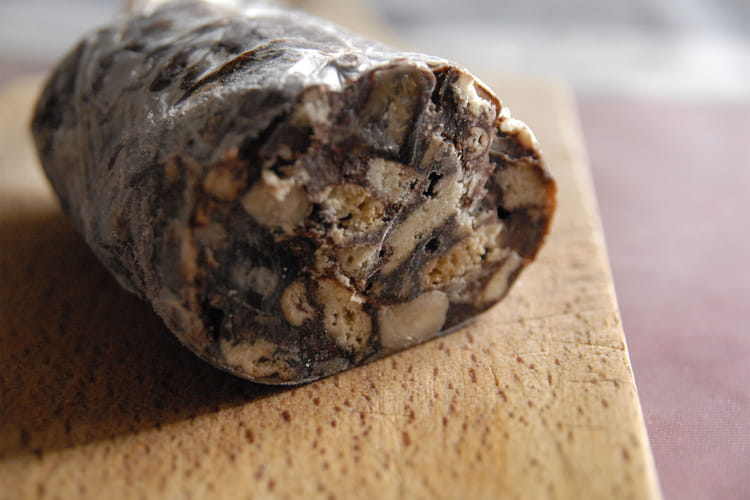 Dessert Français Au Chocolat : Préparation Du Salami Au Chocolat Dessert Français Au Chocolat : Préparation Du Salami Au Chocolat
