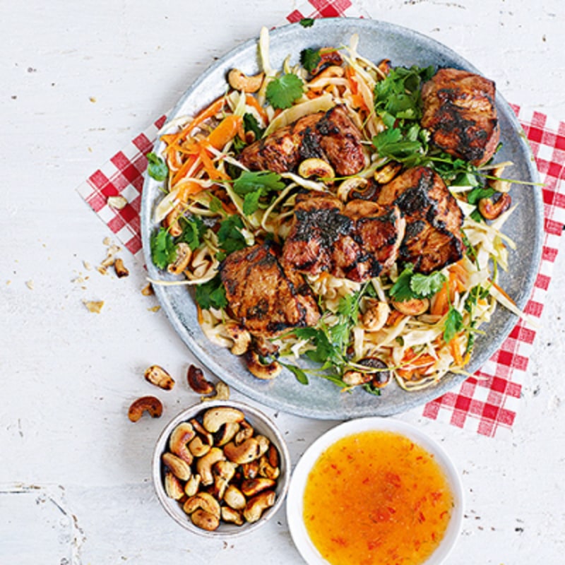 Det Bästa Kycklingnuggets-Receptet: Majsflingor & Lättlagad Asiatisk Kålsallad
