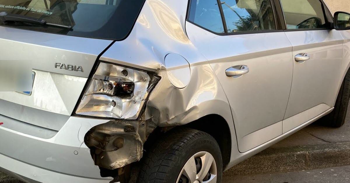 Dijon : Accident Rue Michel-Servet - Un Véhicule Percute Un Mur - Le Conducteur Impliqué Dijon : Accident Rue Michel-Servet - Un Véhicule Percute Un Mur - Le Conducteur Impliqué
