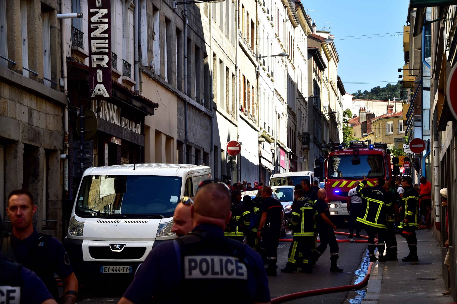 Dijon : Véhicule Lancé Contre Un Mur Rue Michel-Servet - Le Conducteur Se Dénonce Dijon : Véhicule Lancé Contre Un Mur Rue Michel-Servet - Le Conducteur Se Dénonce