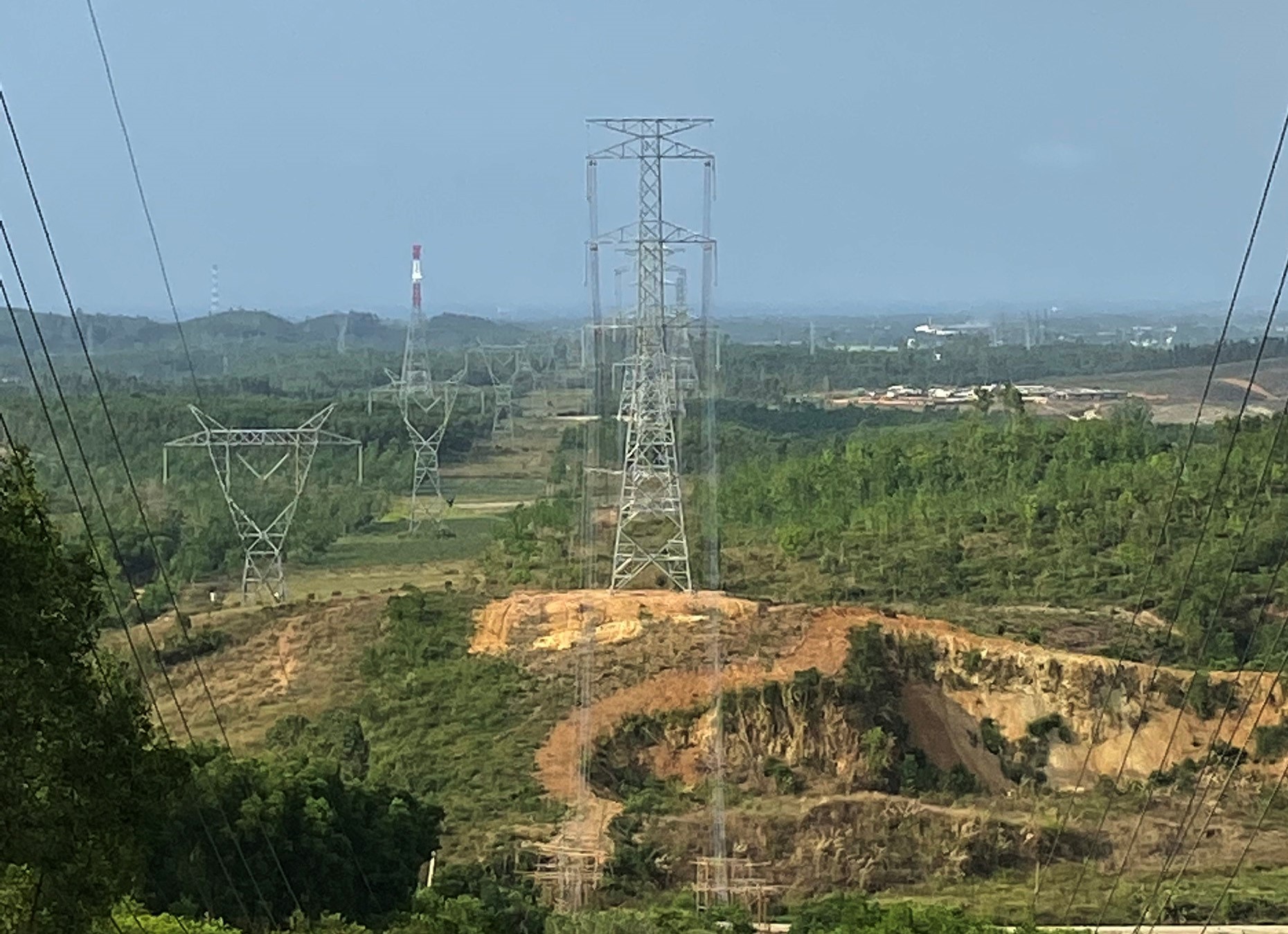 Dự Án 500kV Mạch 3: Ghi Dấu Ấn Hành Trình Của Công Nhân Điện Lực Miền Nam