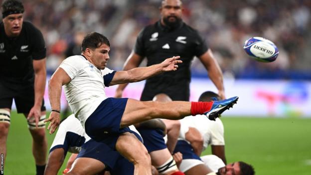Dupont's 11-Try Masterclass Secures France's Rugby Victory Against Italy Dupont's 11-Try Masterclass Secures France's Rugby Victory Against Italy