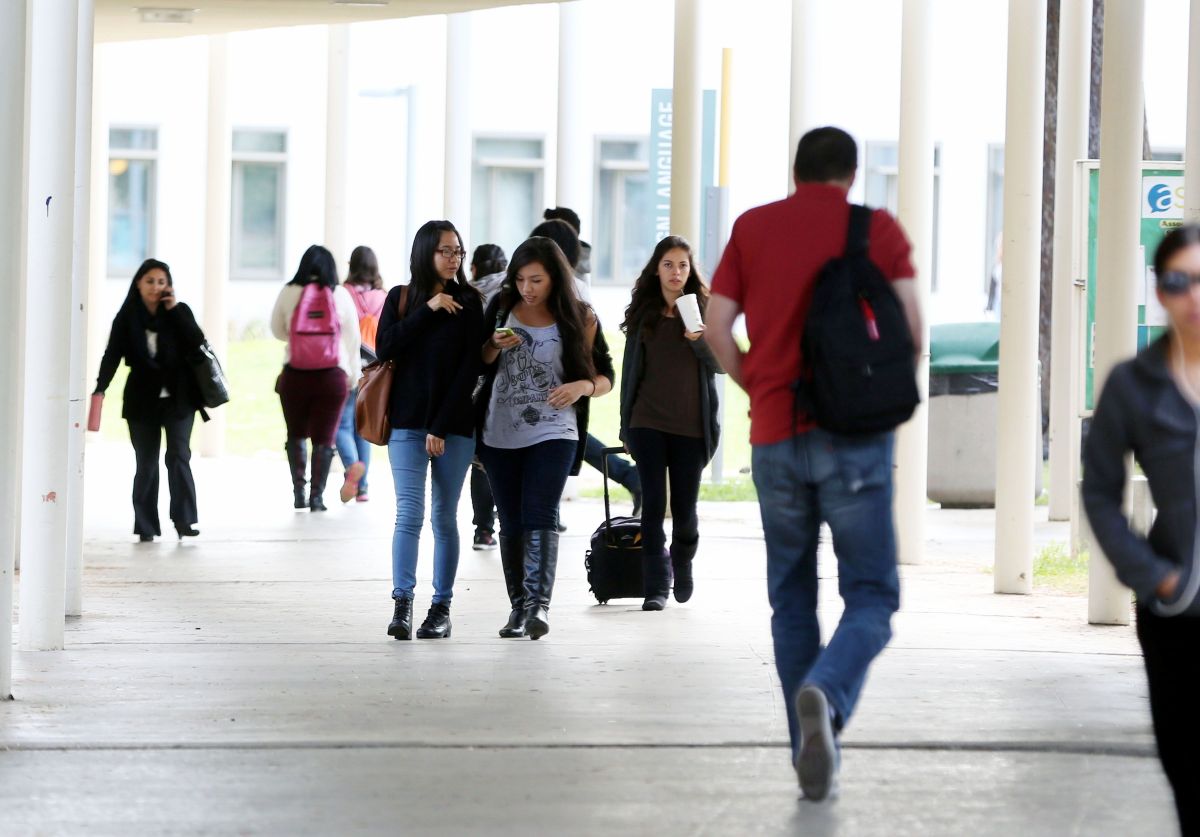 El Impacto De Trump En Los Deudores De Préstamos Estudiantiles: Análisis Y Perspectivas. El Impacto De Trump En Los Deudores De Préstamos Estudiantiles: Análisis Y Perspectivas.