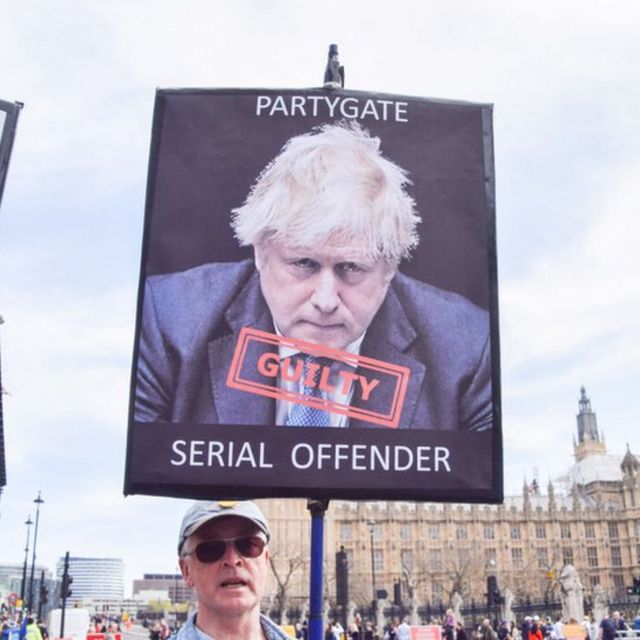 El Inesperado Ataque De Avestruz A Boris Johnson En Texas El Inesperado Ataque De Avestruz A Boris Johnson En Texas
