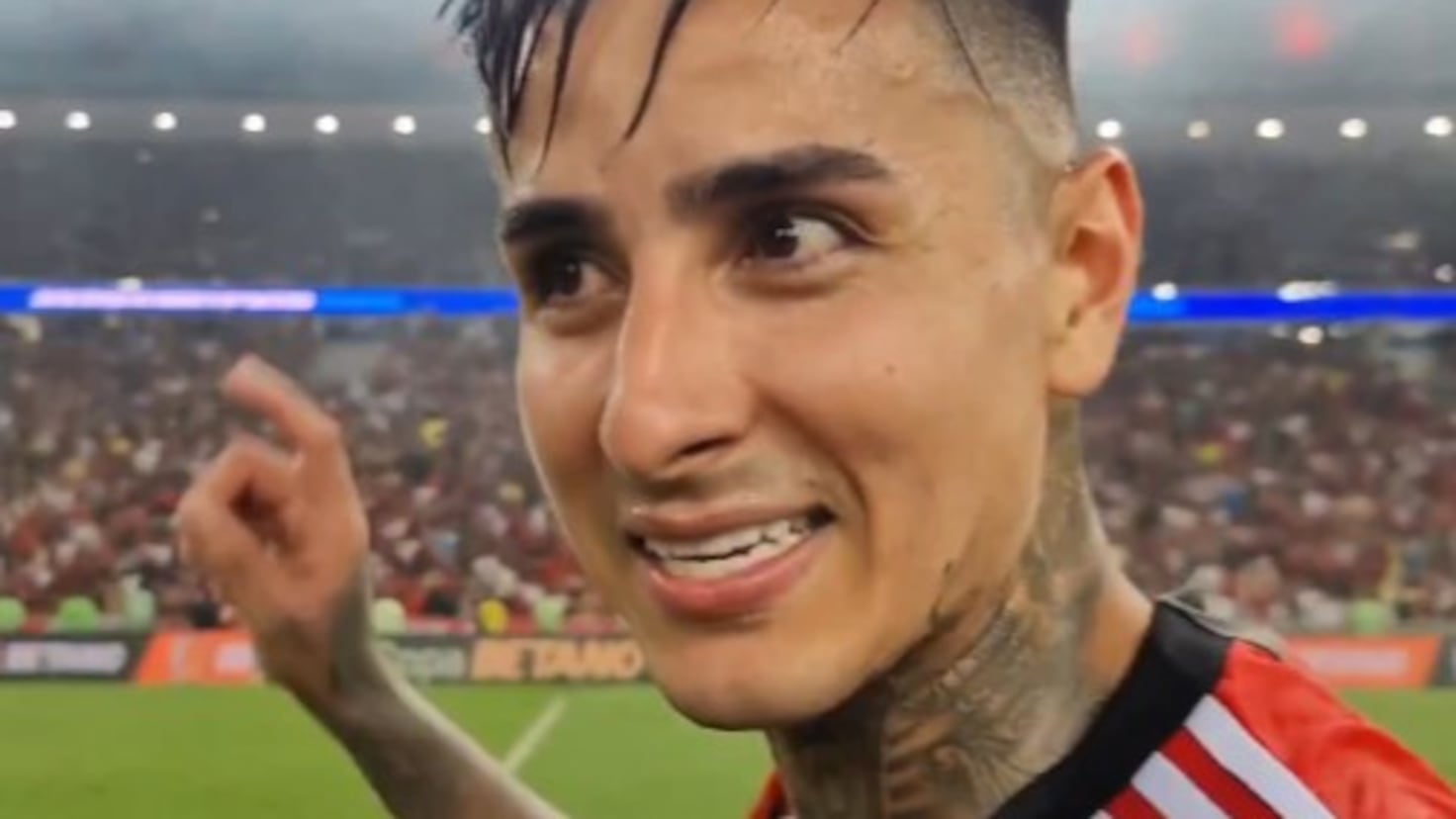 El Significativo Gesto De Pulgar Para La Afición De Flamengo El Significativo Gesto De Pulgar Para La Afición De Flamengo