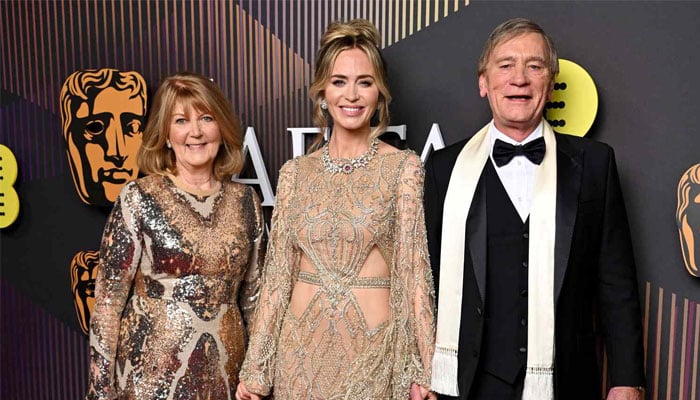 Emma Stone's Show-Stopping Oscars 2025 Ensemble: Sequin Dress And Pixie Haircut Emma Stone's Show-Stopping Oscars 2025 Ensemble: Sequin Dress And Pixie Haircut