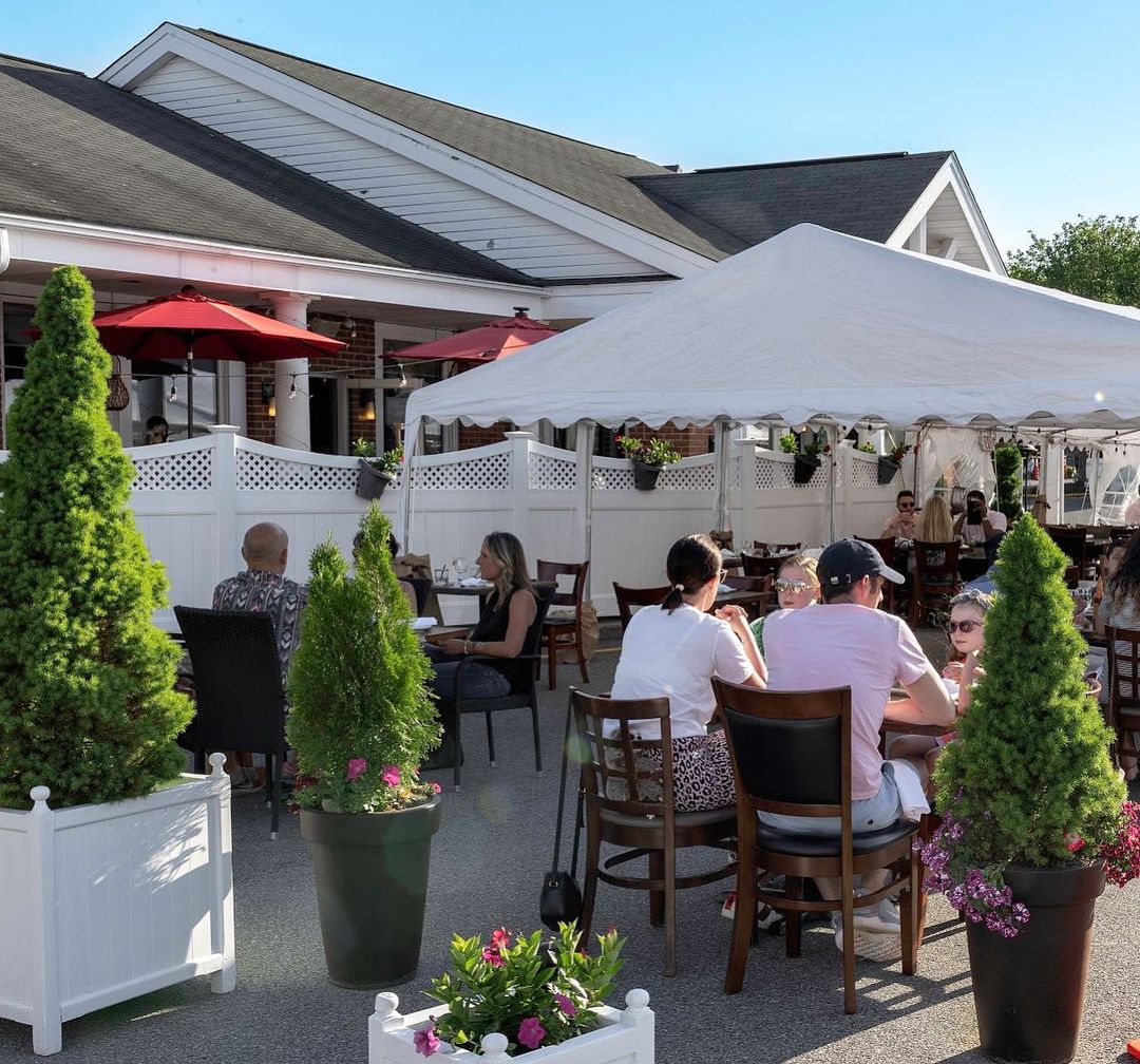 Enjoy The City: A Curated List Of Manhattan Outdoor Dining Spots Enjoy The City: A Curated List Of Manhattan Outdoor Dining Spots