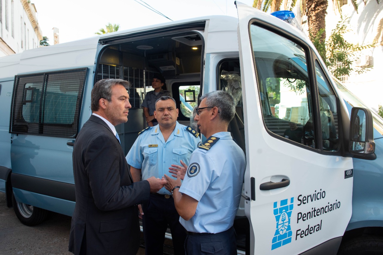 Entrega De 7 Vehículos: Modernización Del Transporte Penitenciario Entrega De 7 Vehículos: Modernización Del Transporte Penitenciario