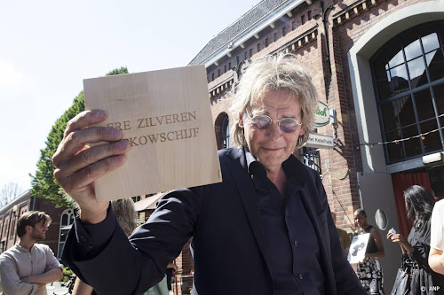 Ere Zilveren Nipkowschijf Voor Jiskefet: Een Absurde Viering Ere Zilveren Nipkowschijf Voor Jiskefet: Een Absurde Viering