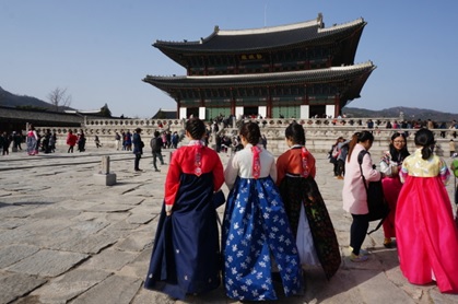 Exploring South Korea's Unique Housing: An Exhibition Unveiled Exploring South Korea's Unique Housing: An Exhibition Unveiled