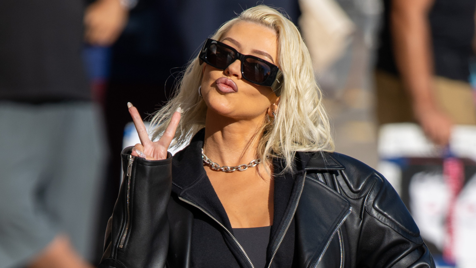 Fans Claim Christina Aguilera Is Unrecognizable In New Photos Due To Photoshop Fans Claim Christina Aguilera Is Unrecognizable In New Photos Due To Photoshop