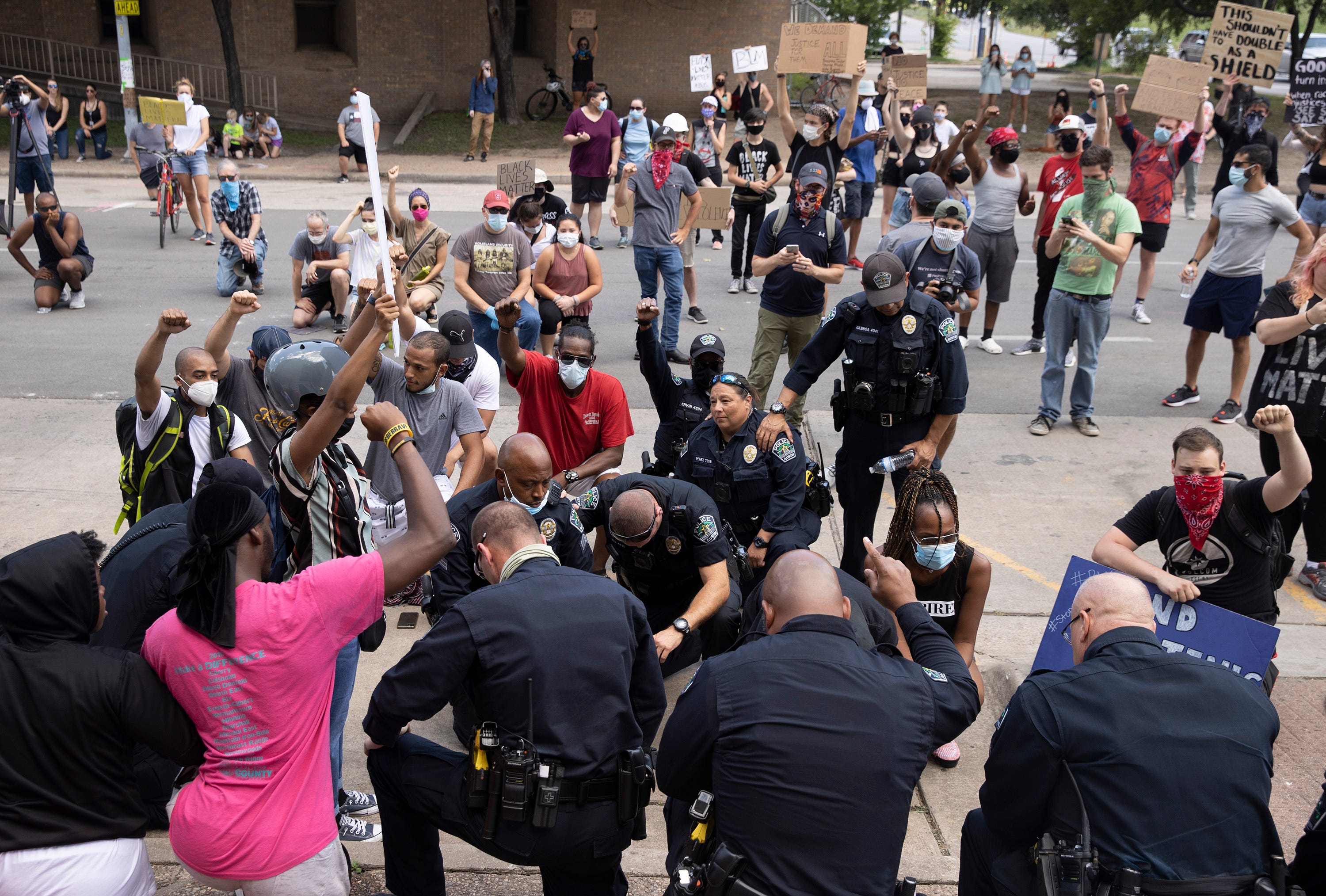 FBI Agents Reassigned Following George Floyd Protest Kneeling Photo FBI Agents Reassigned Following George Floyd Protest Kneeling Photo