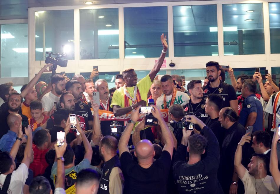 Fenerbahçe Yıldızı Ajax'a Transfer Oldu: Mourinho'nun Rolü Ne? Fenerbahçe Yıldızı Ajax'a Transfer Oldu: Mourinho'nun Rolü Ne?