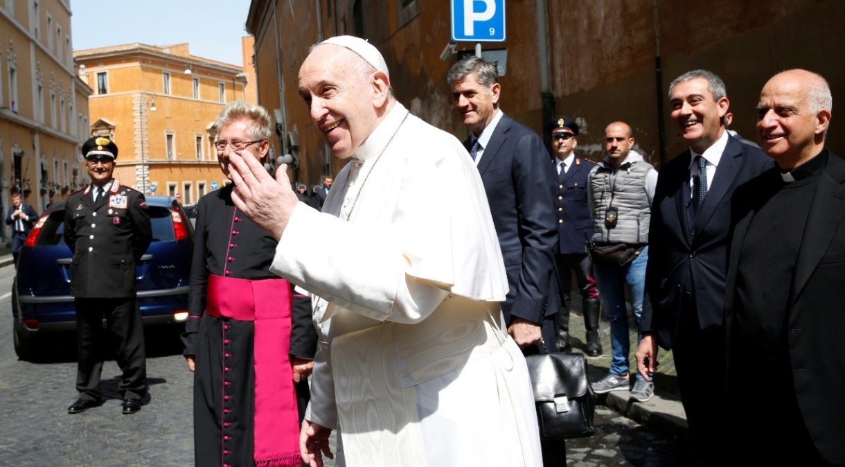 Fiéis Acampam No Vaticano Para Missa De Funeral Do Papa Francisco Fiéis Acampam No Vaticano Para Missa De Funeral Do Papa Francisco