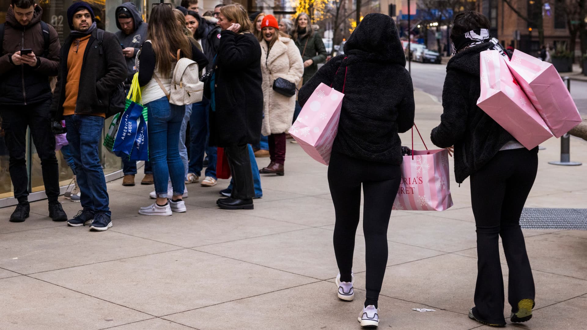 French Consumer Spending: April's Growth Falls Short Of Expectations French Consumer Spending: April's Growth Falls Short Of Expectations