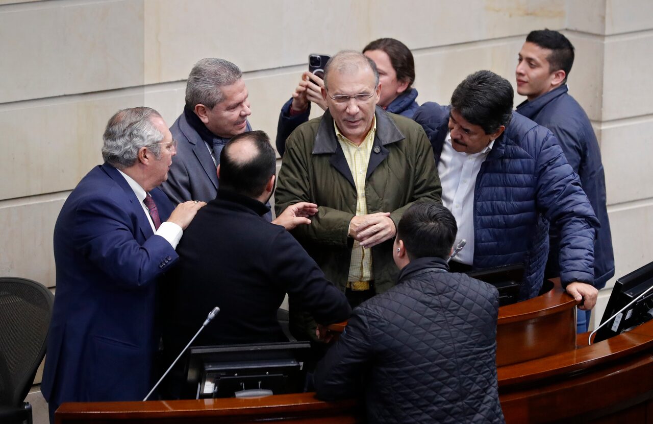 Fuerzas Armadas Militarizan Sesión Del CNE: ¿Golpe A La Democracia? Fuerzas Armadas Militarizan Sesión Del CNE: ¿Golpe A La Democracia?