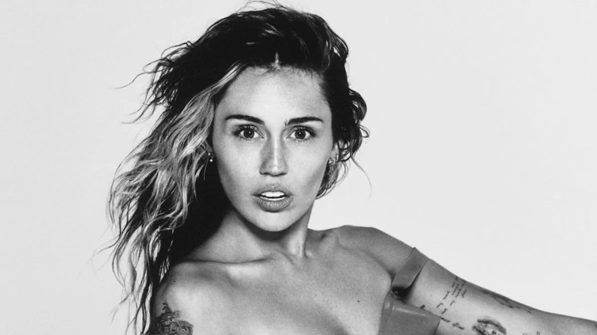 Gaya Berpakaian Miley Cyrus: Sebuah Cerminan Diri Gaya Berpakaian Miley Cyrus: Sebuah Cerminan Diri