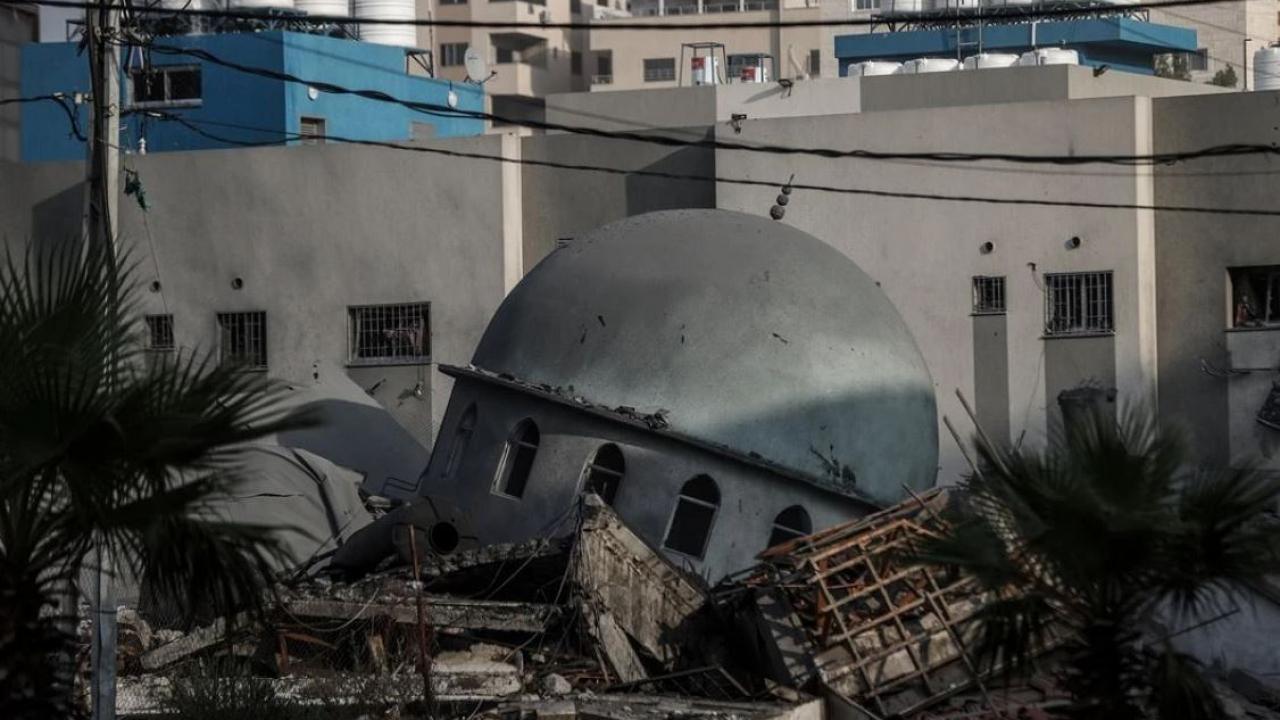 Gazzeli Çocuklar Çadırda Kuran Öğreniyor: Bir Ezber Hikayesi Gazzeli Çocuklar Çadırda Kuran Öğreniyor: Bir Ezber Hikayesi
