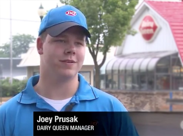George Strait Stops At Dairy Queen, Snaps Photo With Employee George Strait Stops At Dairy Queen, Snaps Photo With Employee