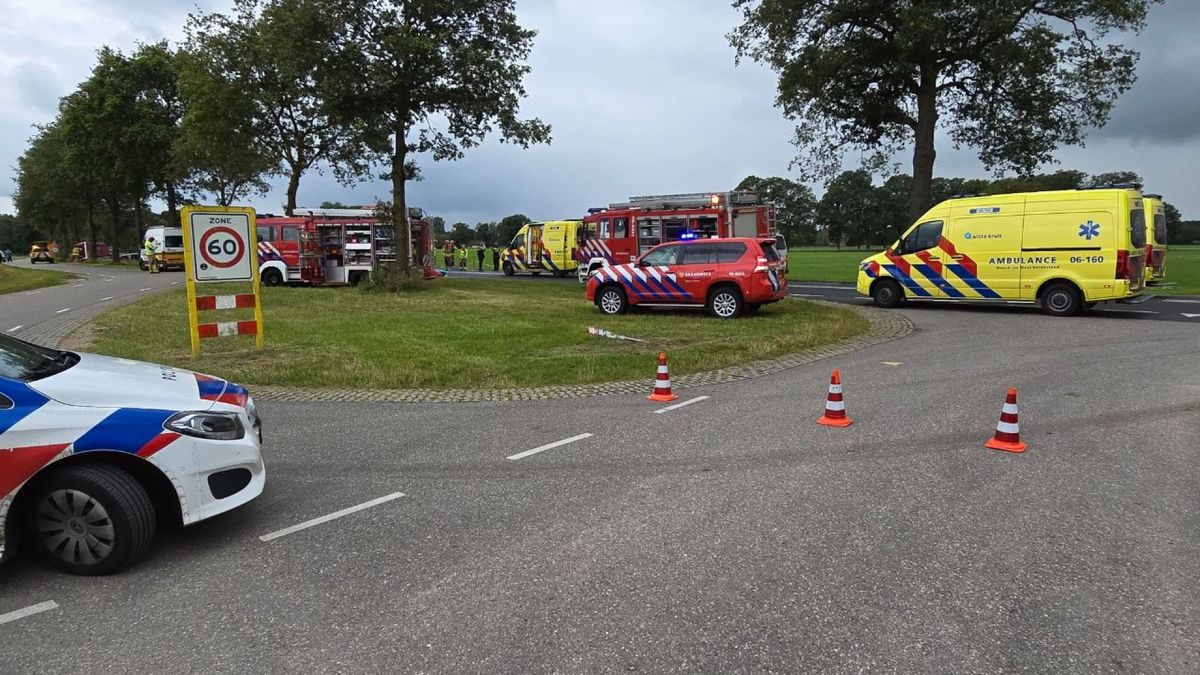 Gewonde En Dode Na Aanrijding Met Drie Voertuigen Op A67, Grashoek Gewonde En Dode Na Aanrijding Met Drie Voertuigen Op A67, Grashoek