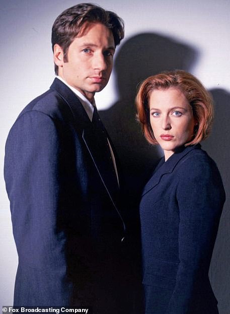 Gillian Anderson And David Duchovny's SAG Awards Reunion: A Moment For The Fans Gillian Anderson And David Duchovny's SAG Awards Reunion: A Moment For The Fans