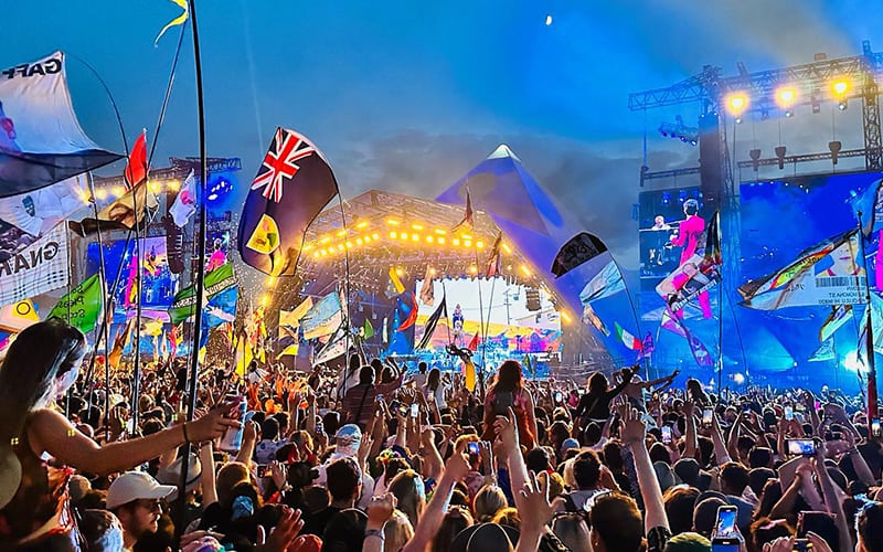Glastonbury 2024: Clashing Stage Times Cause Fan Outrage Glastonbury 2024: Clashing Stage Times Cause Fan Outrage