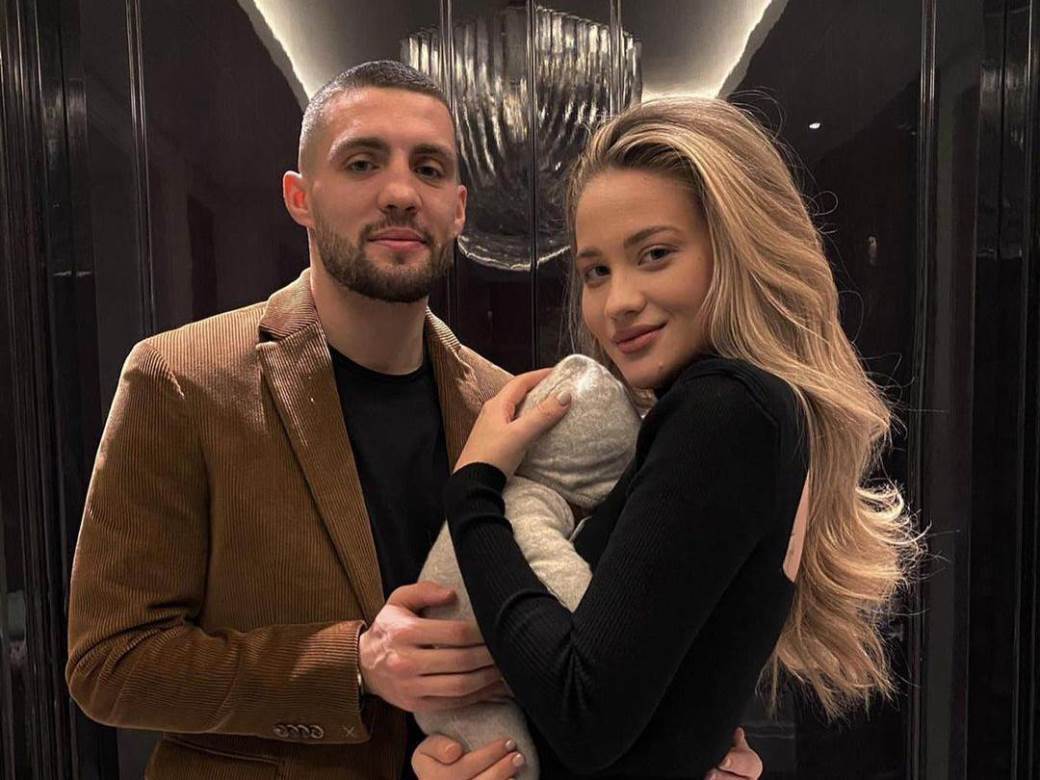 Gospodin Savršenog: Vanja I Šime Očarali Fanove Novim Fotografijama Gospodin Savršenog: Vanja I Šime Očarali Fanove Novim Fotografijama