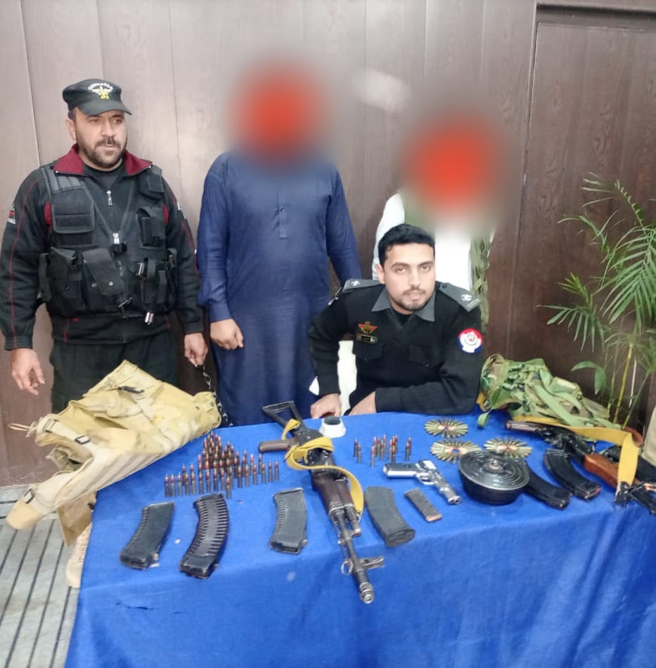 گرفتاری: جعلی دستاویزات اور گداگری میں ملوث تین خواتین گرفتاری: جعلی دستاویزات اور گداگری میں ملوث تین خواتین