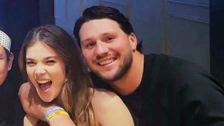 Hailee Steinfeld's Pregnancy: Fact Or Fiction? The Josh Allen Connection Hailee Steinfeld's Pregnancy: Fact Or Fiction? The Josh Allen Connection