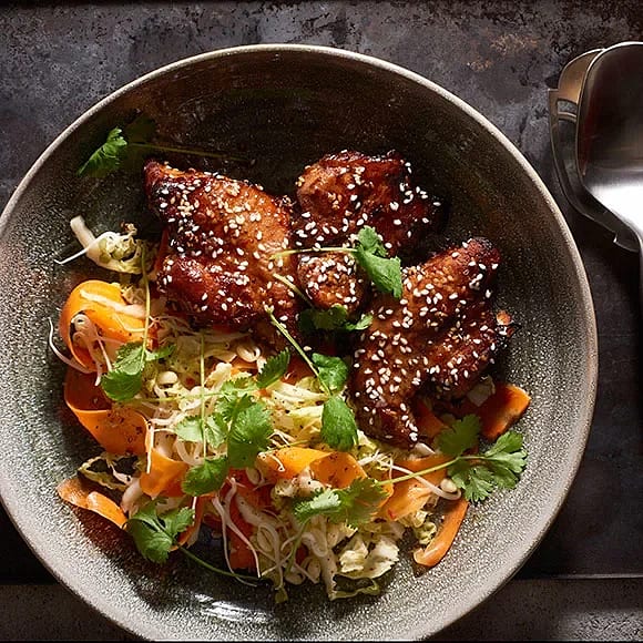 Hemmagjorda Kycklingnuggets: Recept Med Majsflingor Och Asiatisk Kålsallad