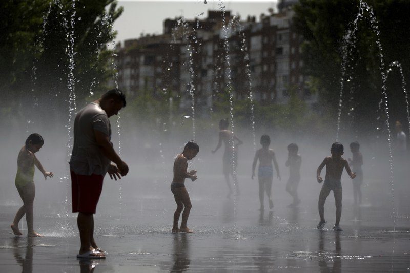 Holi Heatwave: South Bengal Temperatures Reach Near 38 Degrees Holi Heatwave: South Bengal Temperatures Reach Near 38 Degrees