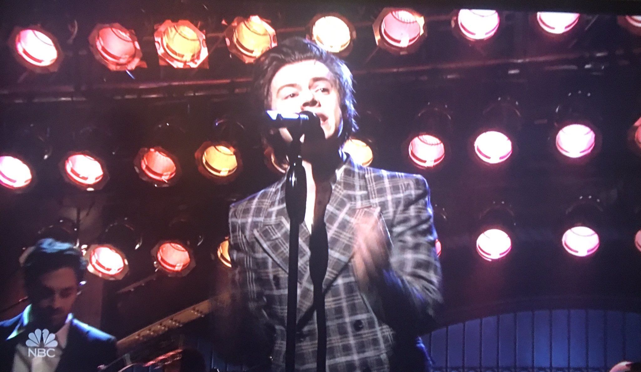 How Harry Styles Reacted To A Subpar SNL Impression Of Himself How Harry Styles Reacted To A Subpar SNL Impression Of Himself