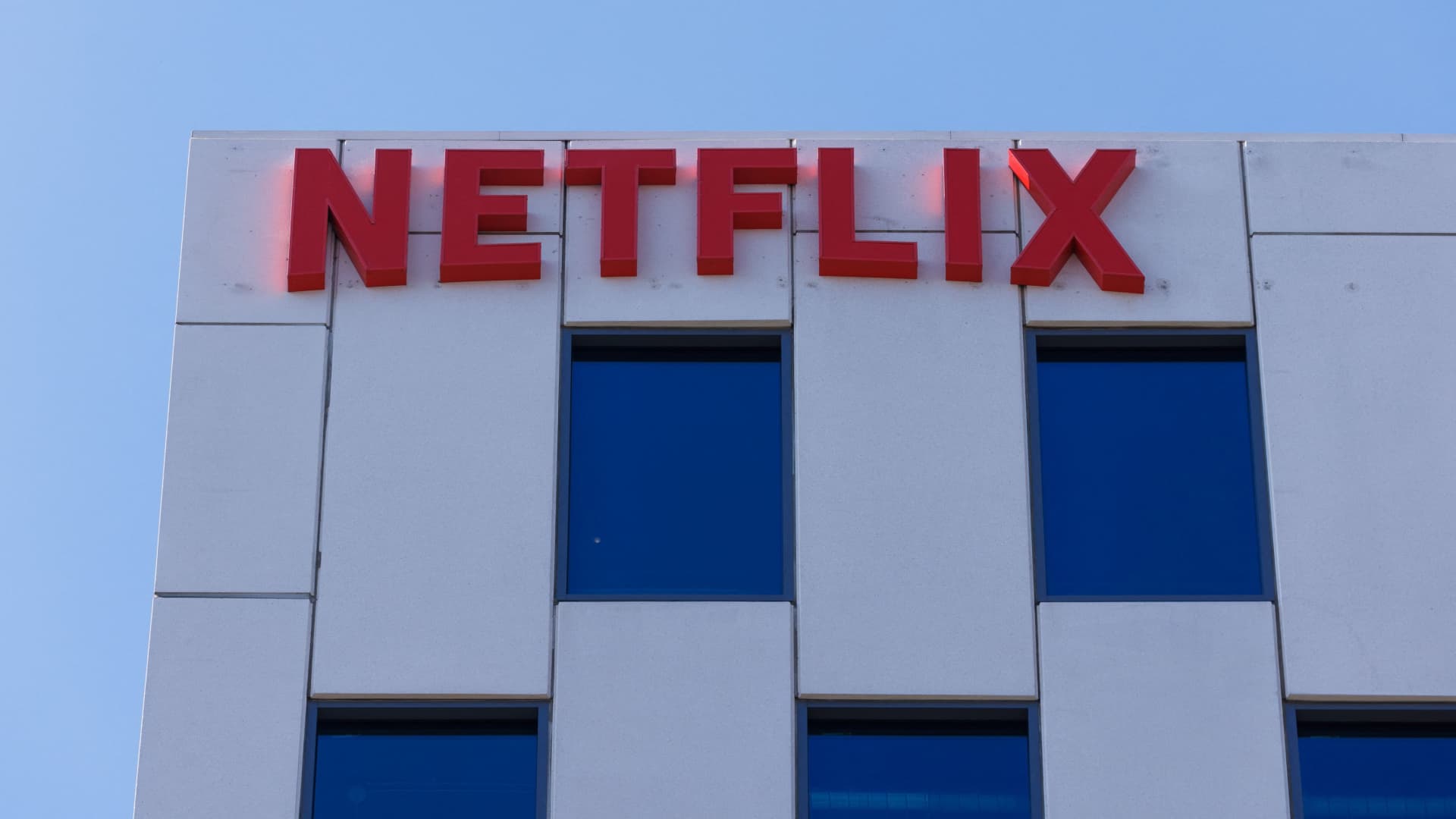 How Netflix Defied The Big Tech Slump And Attracted Wall Street Investment How Netflix Defied The Big Tech Slump And Attracted Wall Street Investment