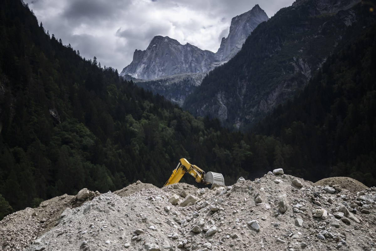 Imminent Landslide Prompts Emergency Evacuations In Swiss Village Imminent Landslide Prompts Emergency Evacuations In Swiss Village