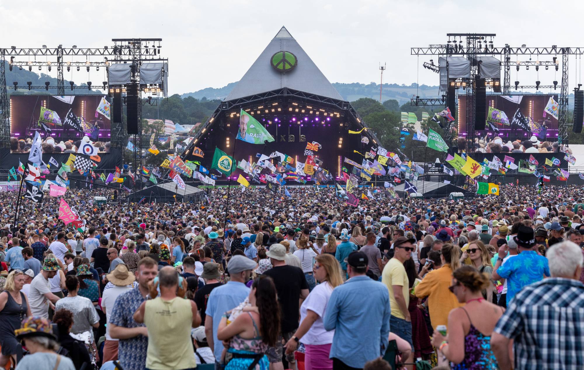 Infuriating Glastonbury Schedule: Fans React To Impossible Choices Infuriating Glastonbury Schedule: Fans React To Impossible Choices