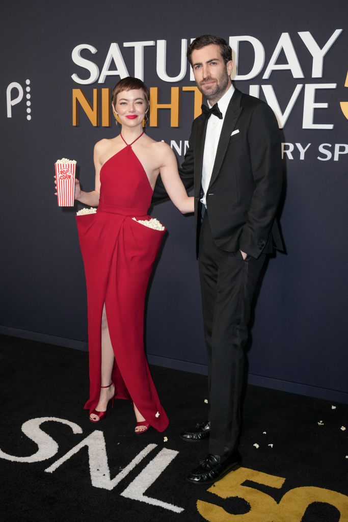Internet Buzz Over Emma Stone's Unique SNL Dress: A Internet Buzz Over Emma Stone's Unique SNL Dress: A
