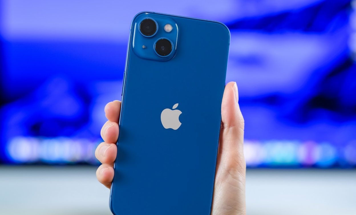 Is Android's New Paint Job Enough To Compete With IPhones For Gen Z? Is Android's New Paint Job Enough To Compete With IPhones For Gen Z?