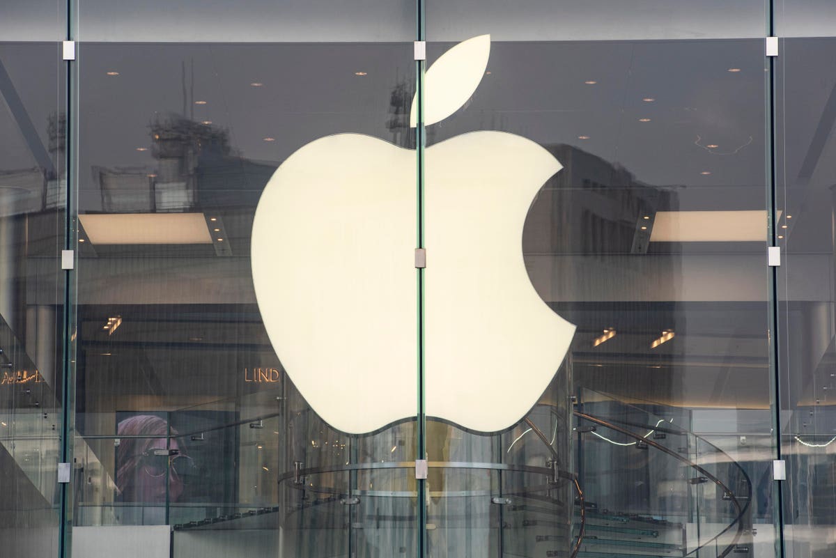 Is Apple Stock Overvalued? Considering Tariff Risks And Buffett's Position Is Apple Stock Overvalued? Considering Tariff Risks And Buffett's Position