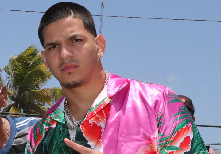 Is Berlanga Avoiding Top Contenders? Edwards Points To Munguia Fight As Evidence Is Berlanga Avoiding Top Contenders? Edwards Points To Munguia Fight As Evidence
