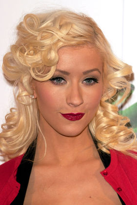 Is This Christina Aguilera? New Photos Raise Photoshop Concerns Is This Christina Aguilera? New Photos Raise Photoshop Concerns