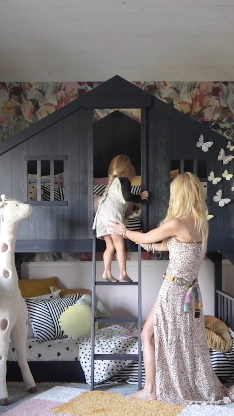 Jessica Simpson's Daughter Birdie, 6, Twins In Yellow With Mom Jessica Simpson's Daughter Birdie, 6, Twins In Yellow With Mom