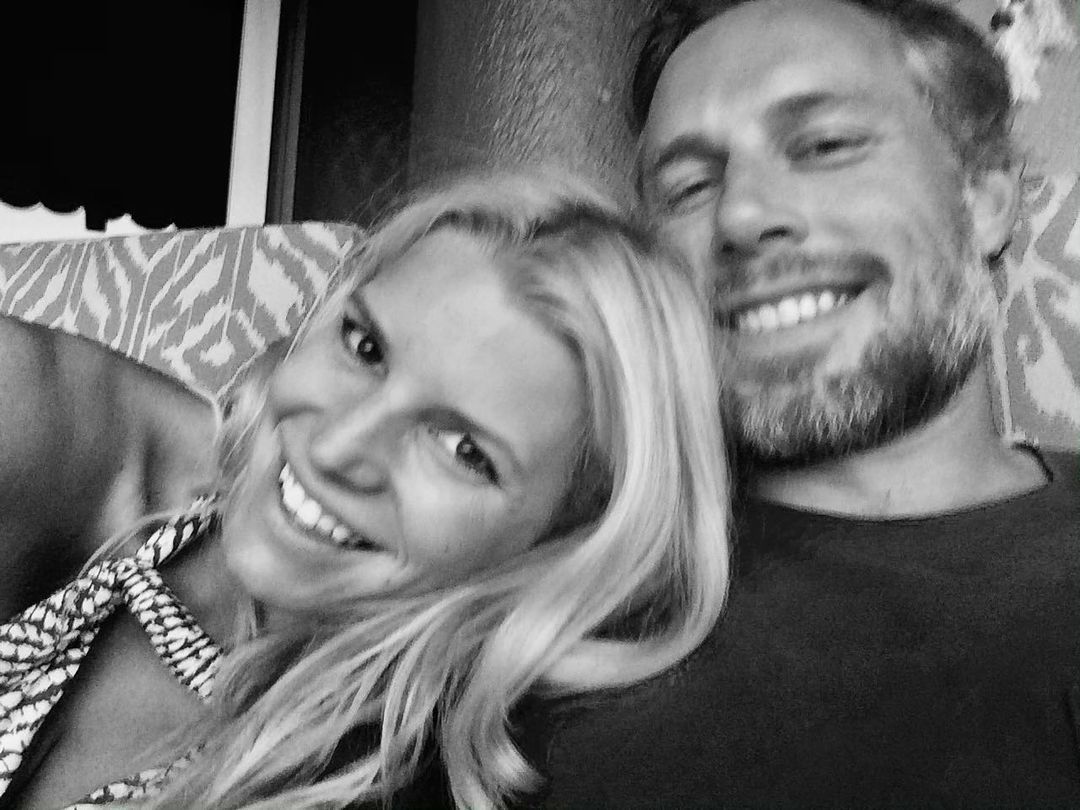 Jessica Simpson's New Music Suggests Trouble In Her Marriage With Eric Johnson Jessica Simpson's New Music Suggests Trouble In Her Marriage With Eric Johnson