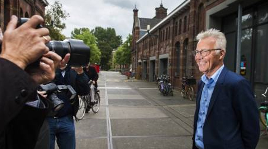 Jiskefet Ontvangt Ere Zilveren Nipkowschijf: Een Welverdiende Eer Jiskefet Ontvangt Ere Zilveren Nipkowschijf: Een Welverdiende Eer
