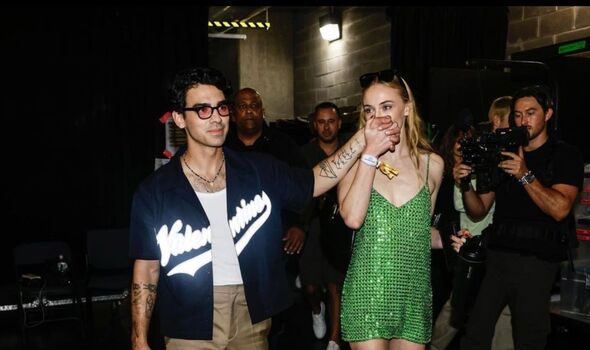 Joe Jonas Diffuses A Couple's Argument: The Full Story Joe Jonas Diffuses A Couple's Argument: The Full Story