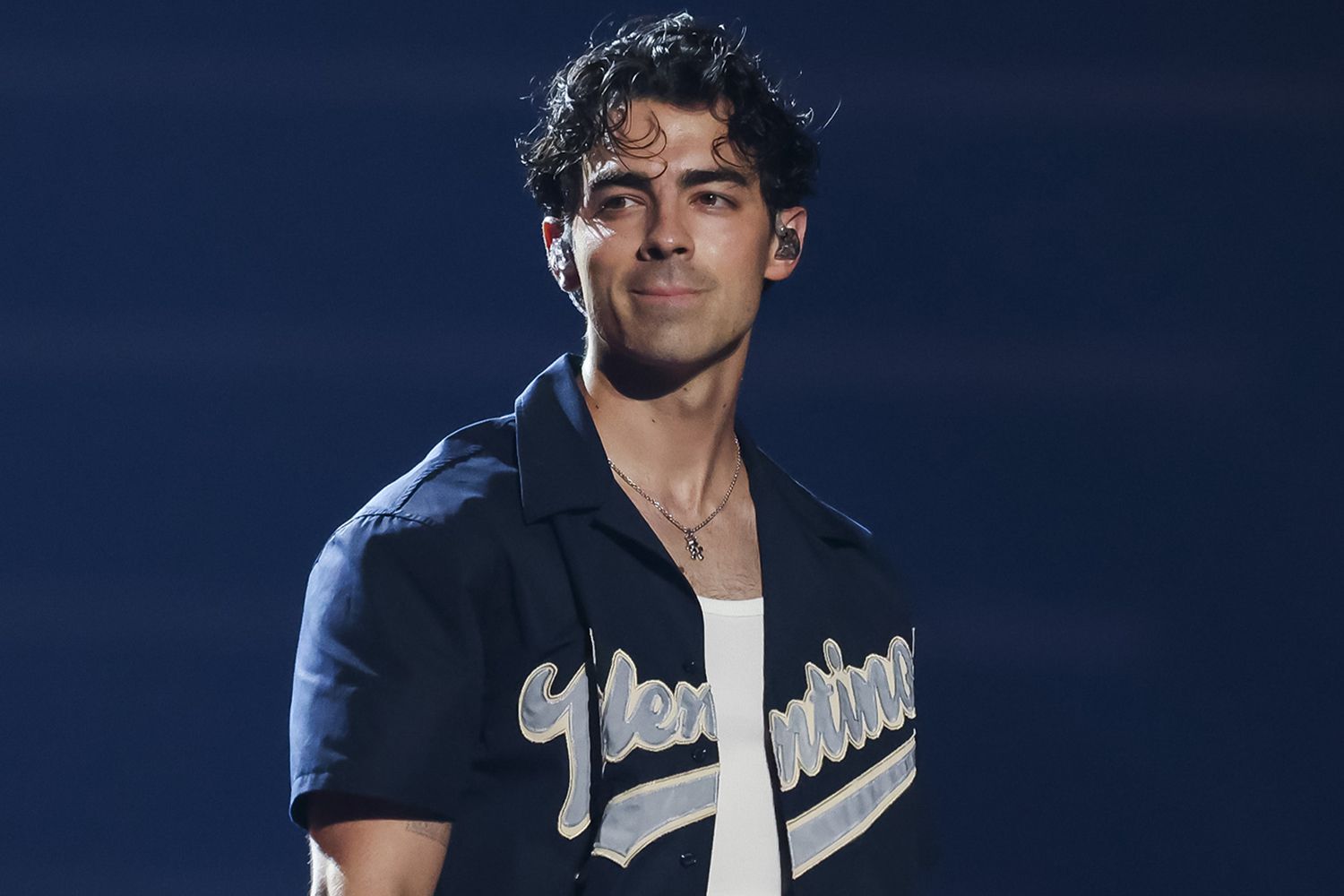 Joe Jonas: How He Handled A Couple's Fight Over Him Joe Jonas: How He Handled A Couple's Fight Over Him